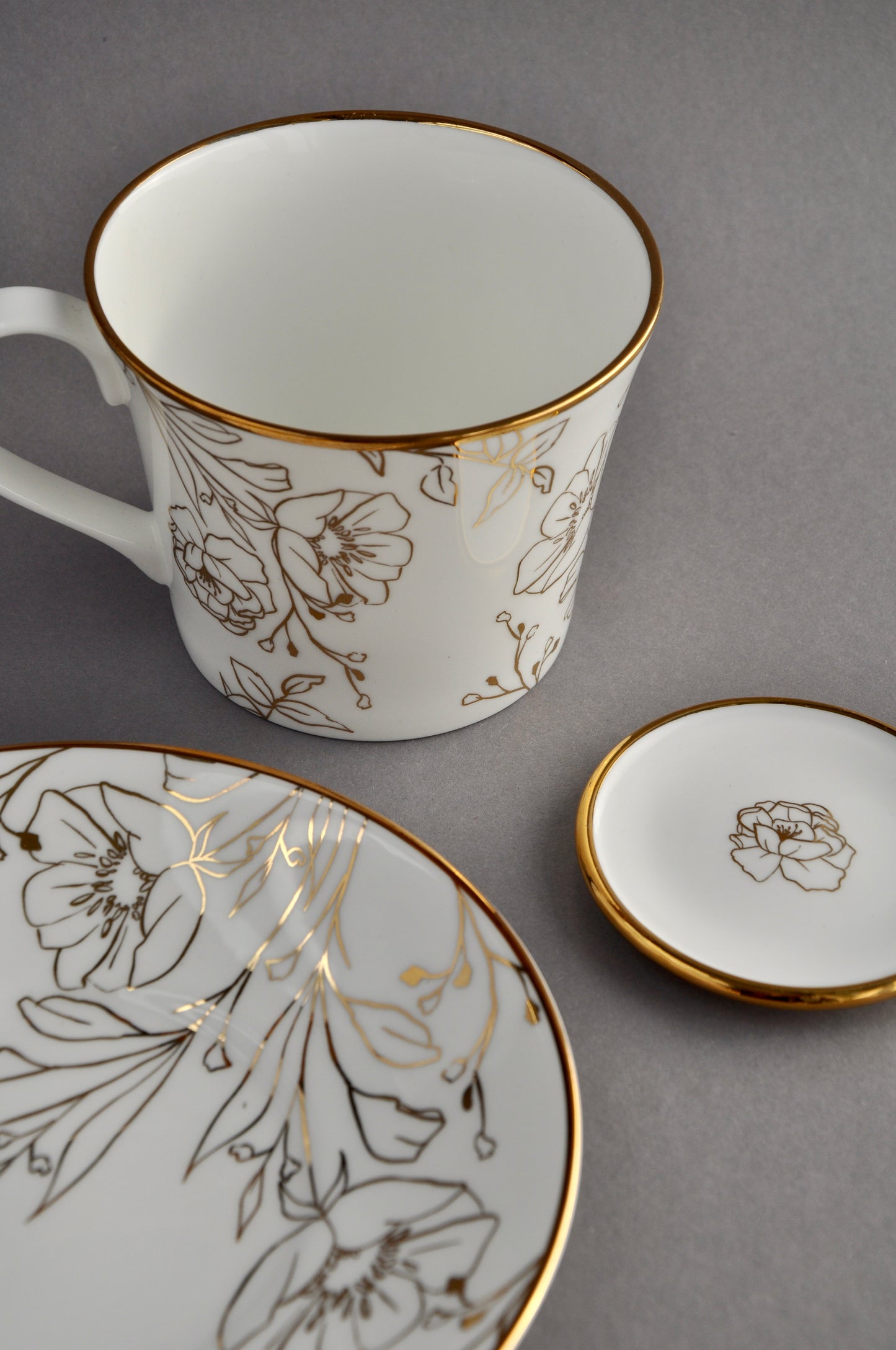 FLORAL • 22ct gold