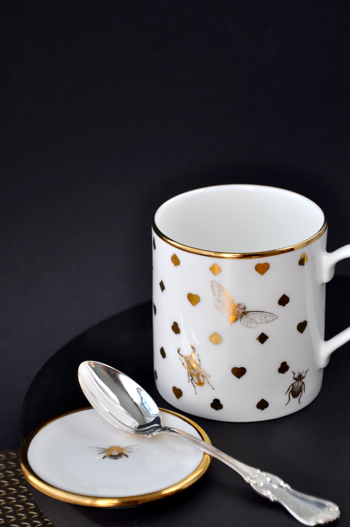CERAMIC MUG • SUIT OF CARDS BEES