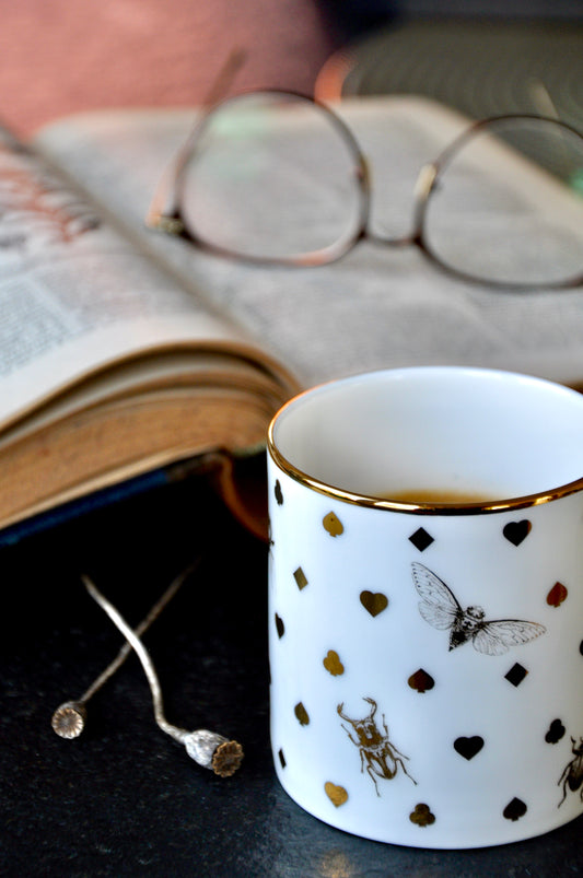 Elegant fine bone china drinkware, featuring beautifully crafted cups, mugs, and glasses. Perfect for both everyday use and special occasions, this luxurious drinkware collection showcases refined design and high-quality craftsmanship, enhancing your beverage experience with timeless sophistication and style. Ideal for tea, coffee, and other beverages.