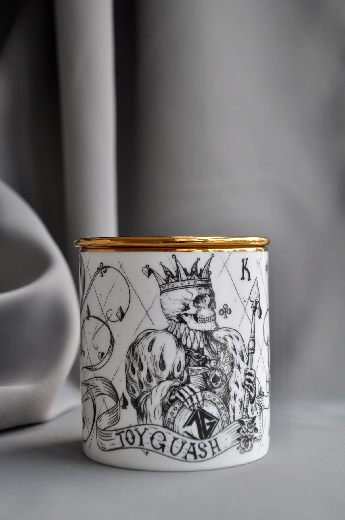 Fine bone china Amber and Tonka candle vessel topped with matching lid