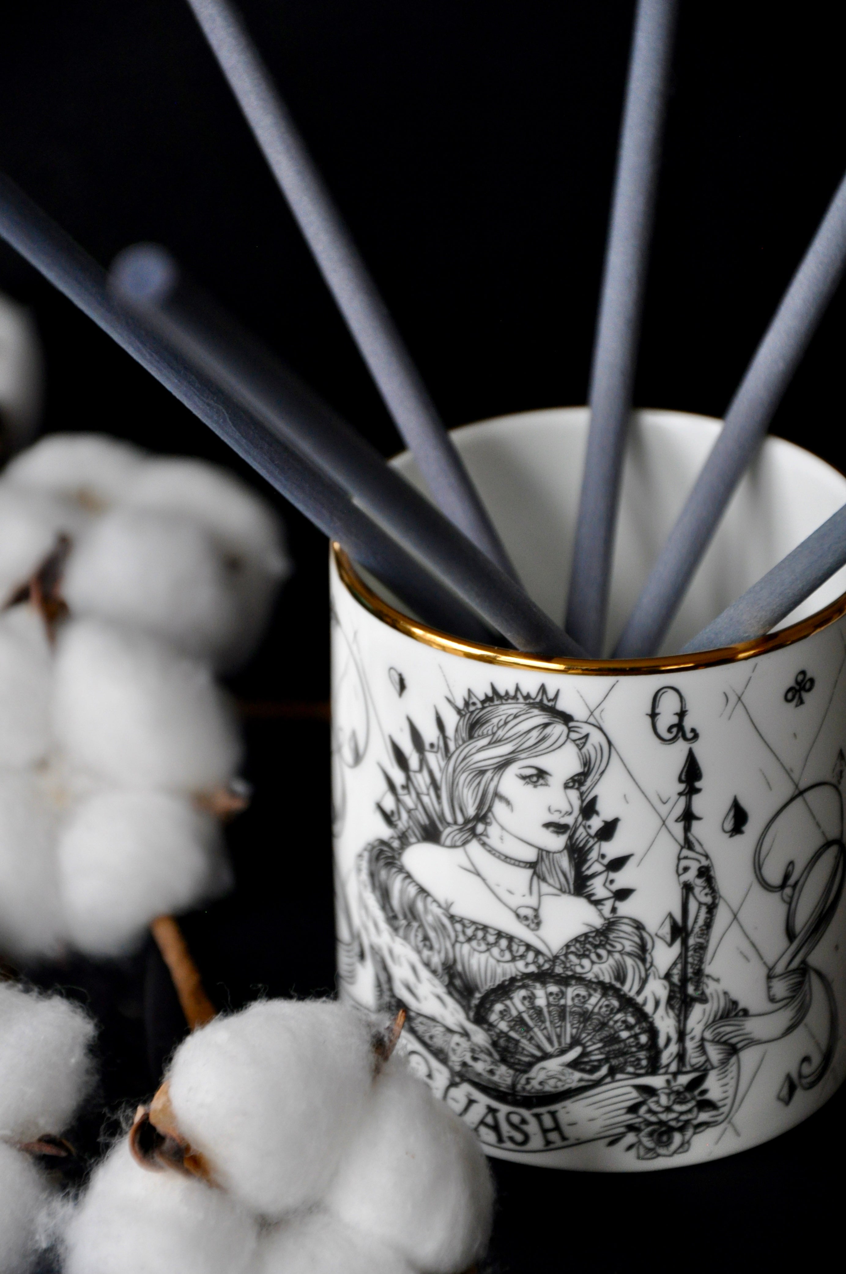 Bone china pencil pot with a unique design, combining elegant craftsmanship with functional storage. Ideal for organizing writing tools while adding a touch of sophistication to your desk or workspace.