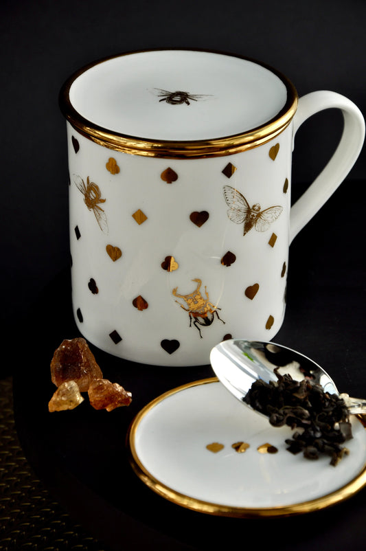 Fine Bone China Mug with Matching Lid and Gold Detailing