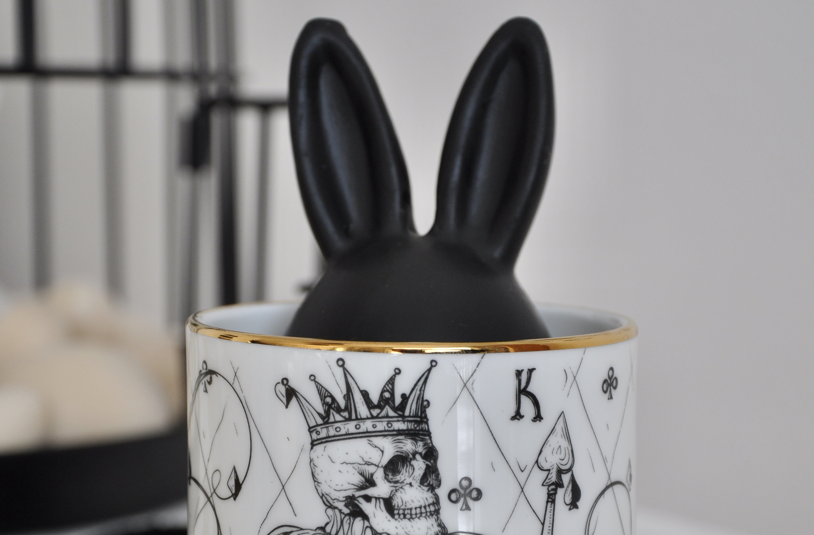 Discover luxurious scented candles with a range of fragrances, including spiced, flower, and vetiver scents. Featuring elegant ceramic candle pots and decorative designs, these high-end candles are perfect for adding a touch of luxury to any space. Explore our collection of luxury scented candles from the UK, ideal for creating a sophisticated ambiance with premium, expensive, and ritual-inspired scents. Perfect for enhancing your home decor or as a lavish gift, these candles offer both aesthetic appeal and