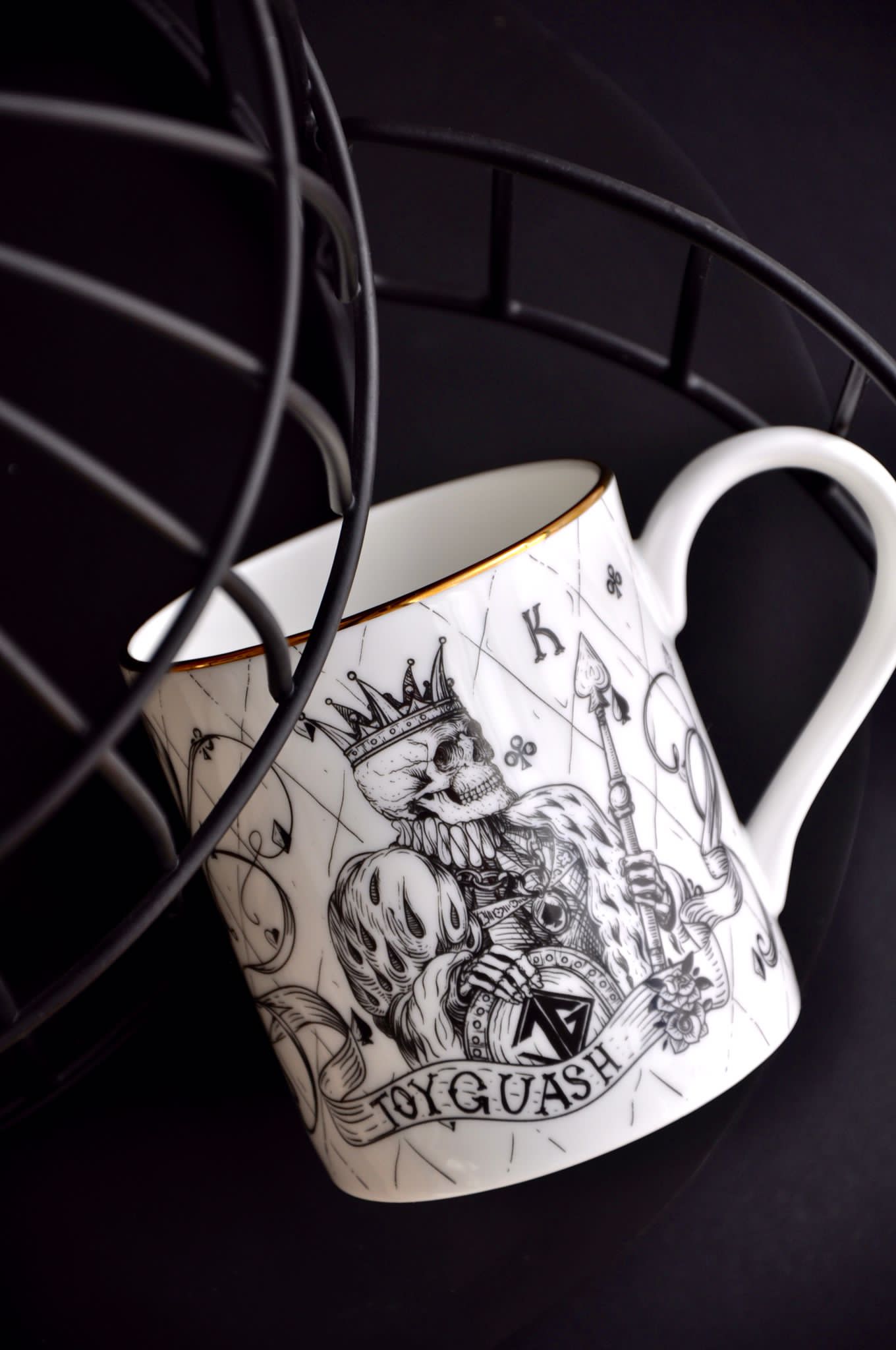Unique fine bone china mug with a gold rim and King of Spades design, part of premium teaware collection. A luxurious small gift, perfect for both him and her. This elegant, high-quality fine bone china mug blends classic craftsmanship with a modern design, making it an ideal present for special occasions such as birthdays, anniversaries, or holidays. The gold rim adds a touch of sophistication, making this mug not only functional but also a beautiful piece of decor for tea or coffee lovers.