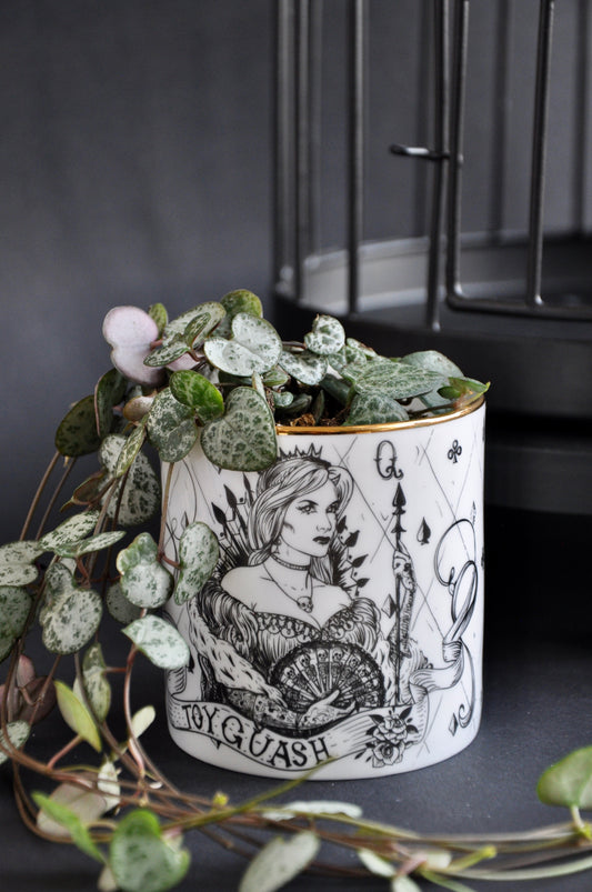 QUEEN OF ♠ • MINI POT